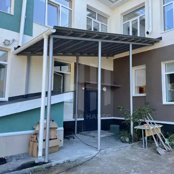 односкатный навес с кровлей из профилированного листа